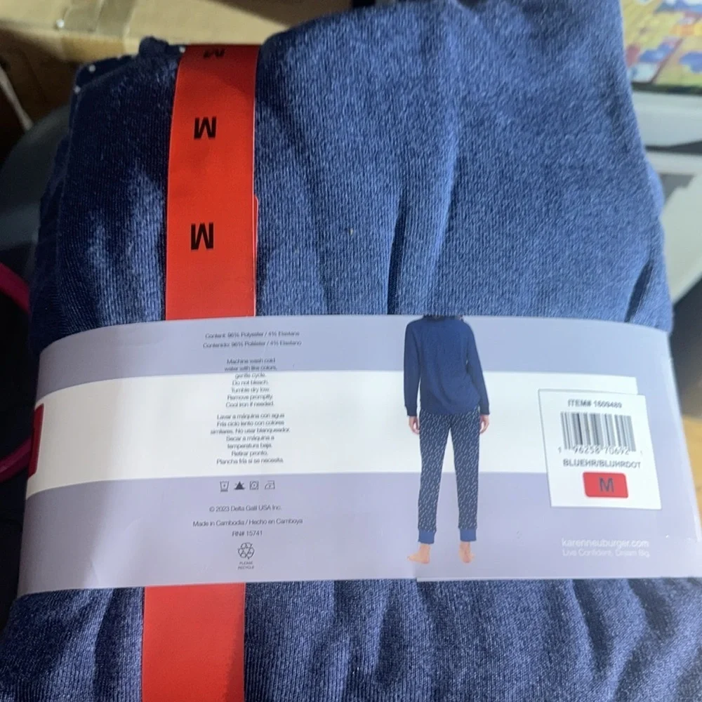 BRAND NEW WOMEBS LOUNGE SET SIZE MEDIUM FOR SALE NICE FOR HOLIDAY SEASON - Picture 2 of 6